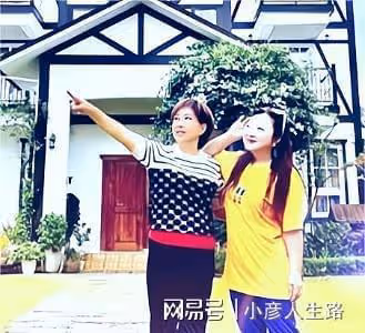 林志穎車禍後順利出院,其母親與友人在豪宅前合照,看似心情不錯