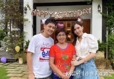 林志穎車禍後順利出院,其母親與友人在豪宅前合照,看似心情不錯