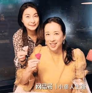 霍家兩代媳婦:一代兒媳朱玲玲接待英女王,二代兒媳郭晶晶爭榮耀
