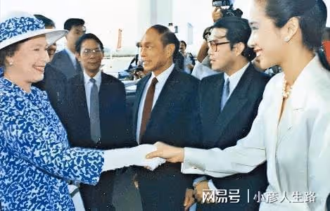 霍家兩代媳婦:一代兒媳朱玲玲接待英女王,二代兒媳郭晶晶爭榮耀
