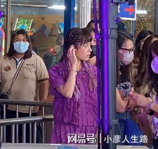 44歲徐懷鈺參加商演撈金,服裝造型引嘲諷,曾被贊頂3個蔡依林