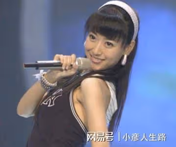 演員白冰：與模特丁一閃婚，離婚後獨自帶娃，如今36歲仍單身