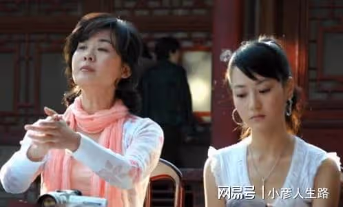 演員白冰:與模特丁一閃婚,離婚後獨自帶娃,如今36歲仍單身