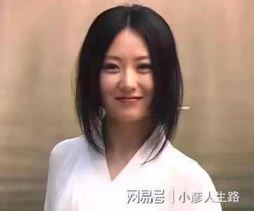演員白冰:與模特丁一閃婚,離婚後獨自帶娃,如今36歲仍單身