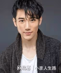 演員白冰:與模特丁一閃婚,離婚後獨自帶娃,如今36歲仍單身