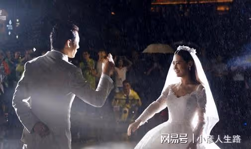 演員白冰:與模特丁一閃婚,離婚後獨自帶娃,如今36歲仍單身