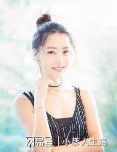 演員白冰:與模特丁一閃婚,離婚後獨自帶娃,如今36歲仍單身