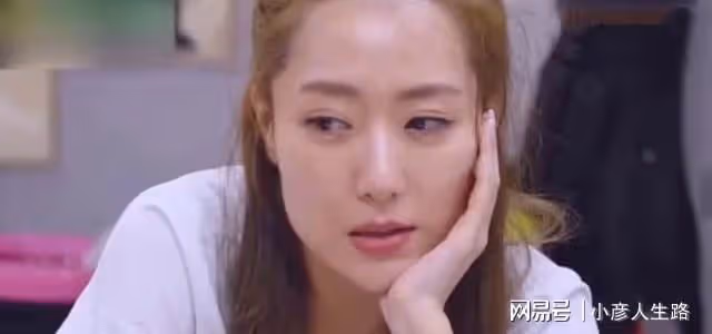 演員白冰：與模特丁一閃婚，離婚後獨自帶娃，如今36歲仍單身