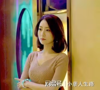演員白冰：與模特丁一閃婚，離婚後獨自帶娃，如今36歲仍單身