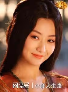 演員白冰：與模特丁一閃婚，離婚後獨自帶娃，如今36歲仍單身