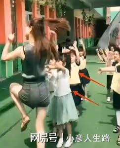 大衣哥新兒媳疑放棄當幼師,稱上最後一天課,婚後職業引發猜測