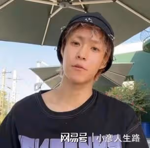 30歲嶽嶽被曝夜會三女,竇唯20歲女兒在其中,兩人街邊親密擁吻