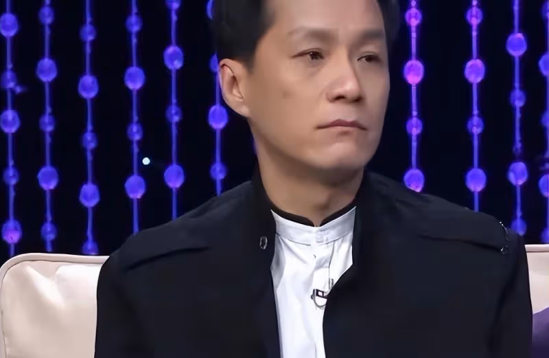 人藝院長馮遠征嫁給了比第二段婚姻大8歲的梁丹妮,她喜歡他的妻子已經29年了