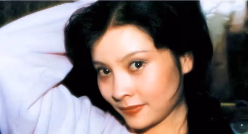 人藝院長馮遠征嫁給了比第二段婚姻大8歲的梁丹妮,她喜歡他的妻子已經29年了