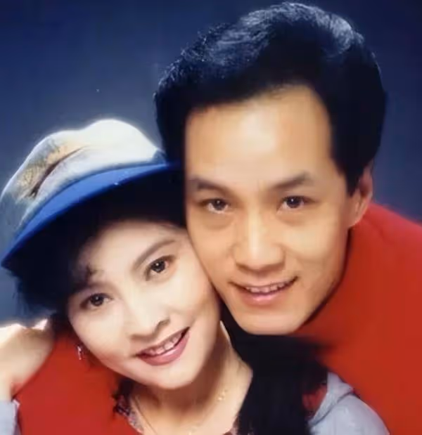 人藝院長馮遠征嫁給了比第二段婚姻大8歲的梁丹妮,她喜歡他的妻子已經29年了