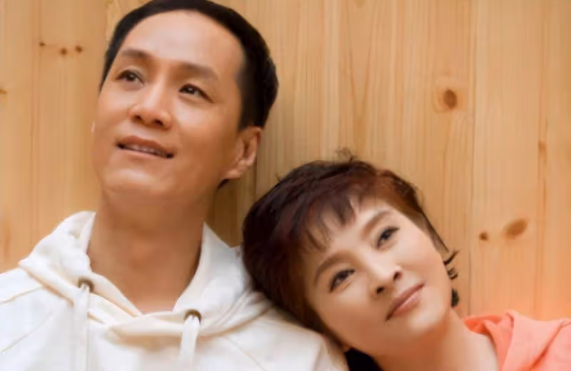 人藝院長馮遠征嫁給了比第二段婚姻大8歲的梁丹妮,她喜歡他的妻子已經29年了