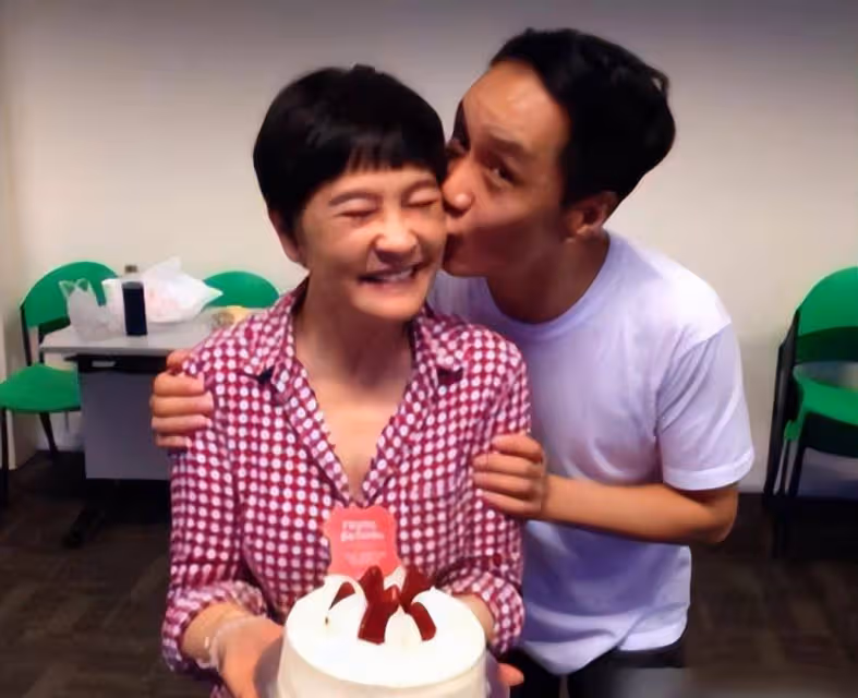 人藝院長馮遠征嫁給了比第二段婚姻大8歲的梁丹妮,她喜歡他的妻子已經29年了