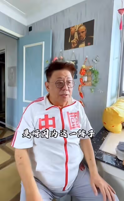 68歲港星落戶大連!50多塊的國貨穿搭簡單,新家不大裝修接地氣