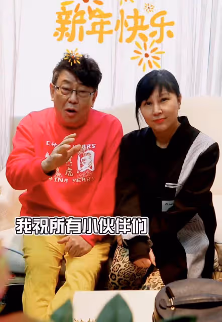 68歲港星落戶大連!50多塊的國貨穿搭簡單,新家不大裝修接地氣