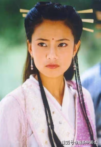 高圓圓上學時期到底有多美？班主任：班上至少10多個男生都在追她