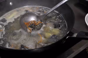 蟲草花烏雞湯