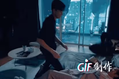 張翰床戲腳卡女主角腿間 激情畫面遭轟猥瑣噁心
