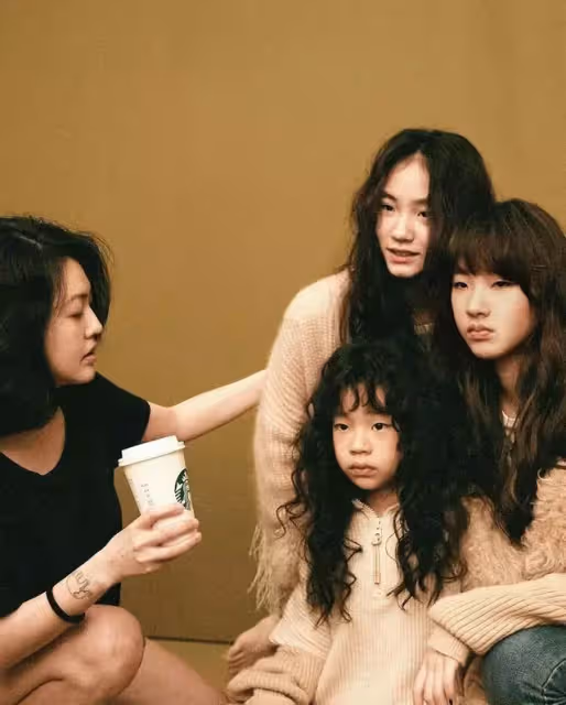 小s首次攜小女兒拍廣告，10歲許老三被贊巨星范