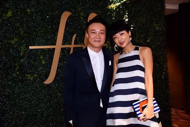知名港星曬性感泳裝照!大秀光滑美背,嫁天王后被封「敗家醜妻」