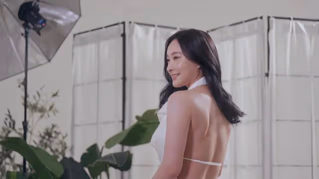 TVB又一新劇將播!陳瀅大露美背,朱晨麗被方力申熱吻到嘴唇變形