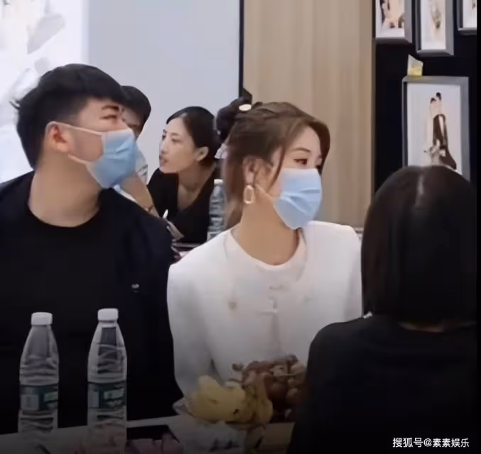 陳萌越來越漂亮,大衣哥清理屋子,大衣嫂全家一起行動