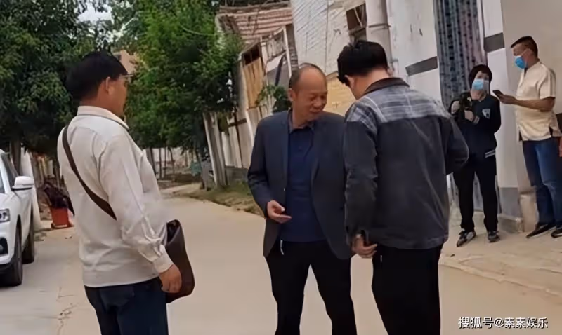 陳萌越來越漂亮,大衣哥清理屋子,大衣嫂全家一起行動
