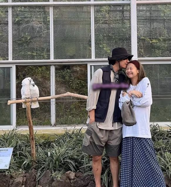 Jennie、V額吻照原圖!濟州島約會照全曝光,粉絲卻對此表示祝福
