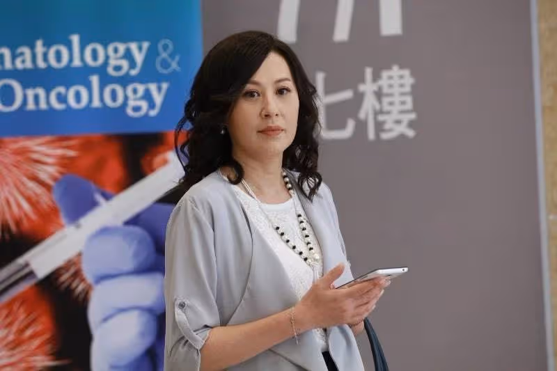 老公外遇又不想離婚,她50歲毅然斷開寫了一封親筆信,從沒忘記照顧自己:少了你人生更精彩