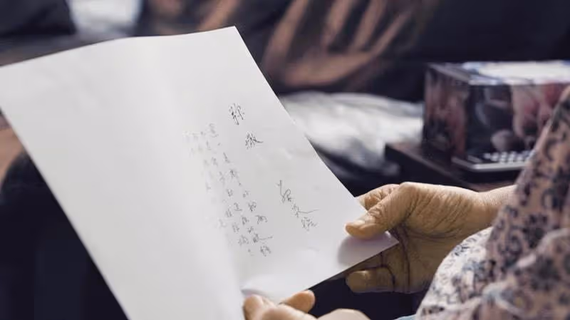 老公外遇又不想離婚,她50歲毅然斷開寫了一封親筆信,從沒忘記照顧自己:少了你人生更精彩