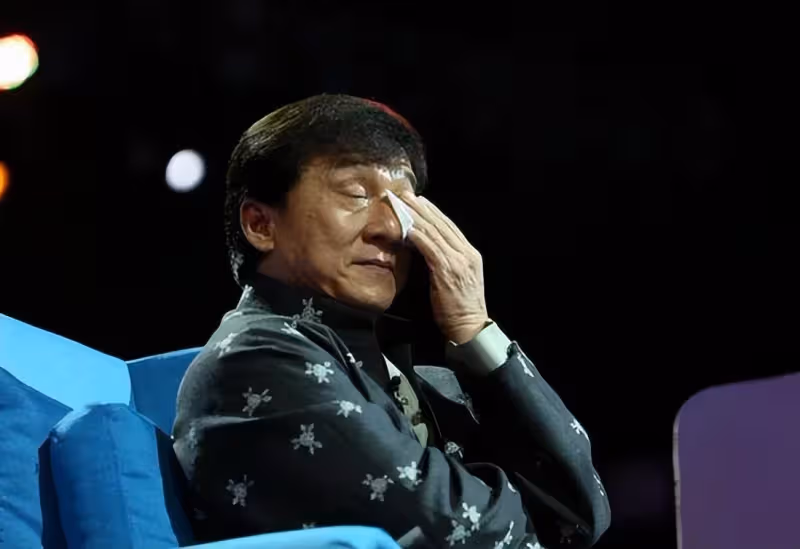 苦盡甘來,巔峰時期息影成龍提防她20年,一通電話讓成龍修改遺囑,主動上交財政大權