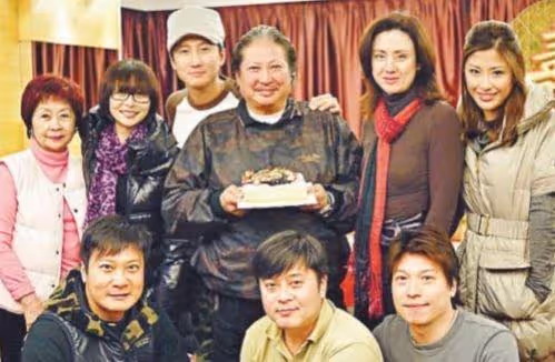 洪金寶老婆55歲好美!人稱「最美港姐」五官超深邃「一生未孕」卻為老公養4子被寵25年