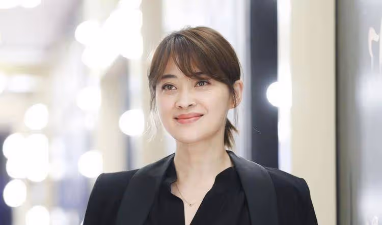 與導演奉子成婚,不幸流產遭拋棄,今卻嫁給相識16年的男閨蜜