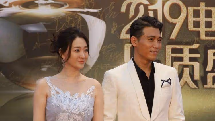 與導演奉子成婚,不幸流產遭拋棄,今卻嫁給相識16年的男閨蜜