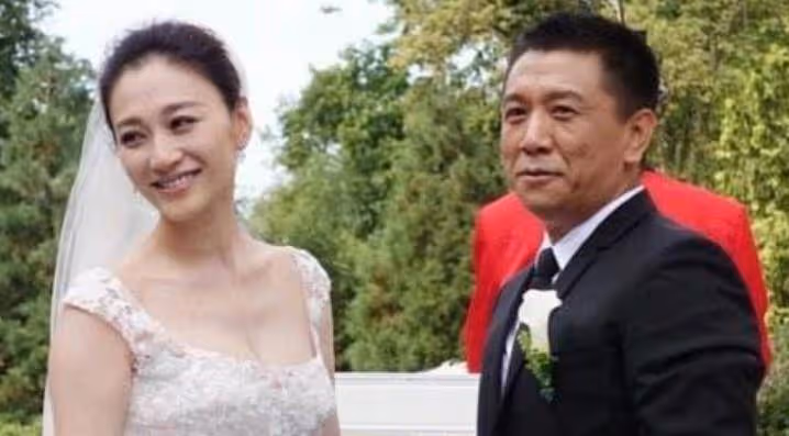 與導演奉子成婚,不幸流產遭拋棄,今卻嫁給相識16年的男閨蜜
