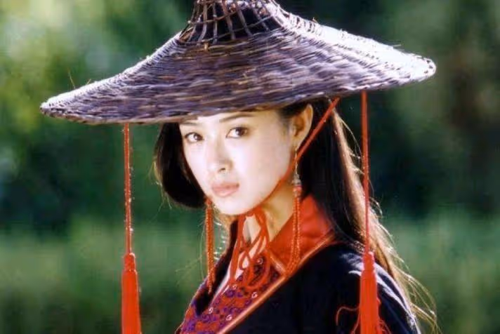 甩了同居13年的蔣欣,從3線混到18線,今天的蔣欣讓他高攀不起