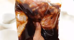 照燒雞腿堡 | 麵包夠酥，雞肉juicy，完美復刻小時候的滿分味道