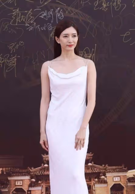 楊冪的臀，江疏影的腰，6位大長腿女星的身材缺點，看完不焦慮了