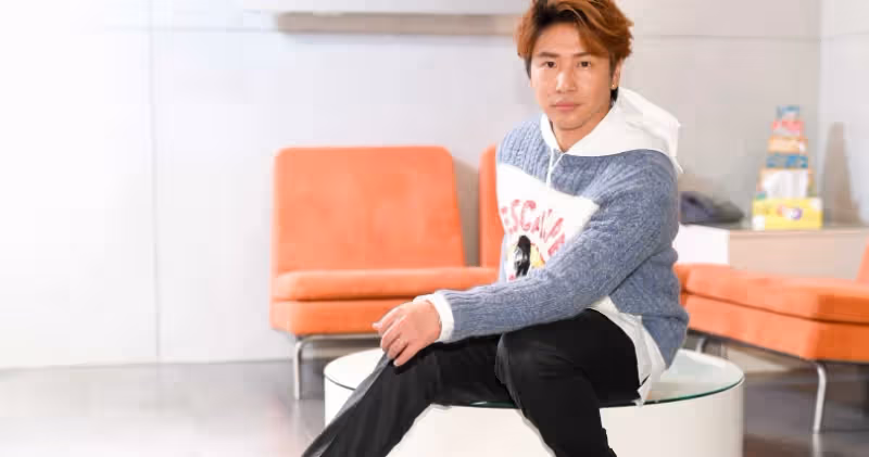 從小扛父債！43歲男星「高中徒步40分鐘上學」馬不停蹄賺錢　「花13年終還清」淚喊：想退休了