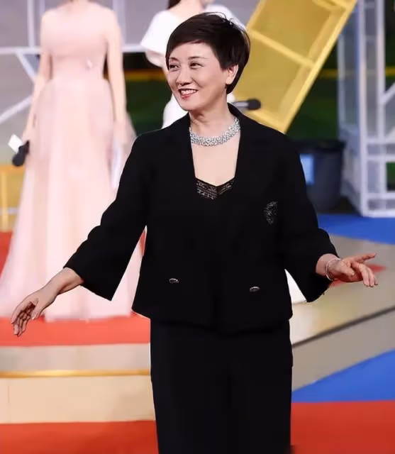 4對同齡絕美女星大PK，整容老去和自然老去，你更喜歡哪一位？