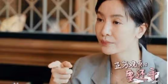 有種「逆襲式長大」叫伊能靜女兒!小時候圓臉顏值一般,短短幾年「雪白肌膚+精緻五官」驚艷眾人,網友:妥妥的公主范