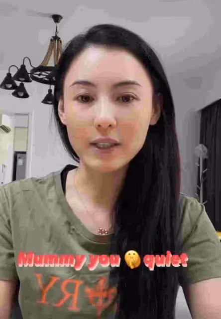 張柏芝直播三胎兒子誤入!小王子叫媽媽安靜,聲音把大家萌化了,網友:真是軟萌十足