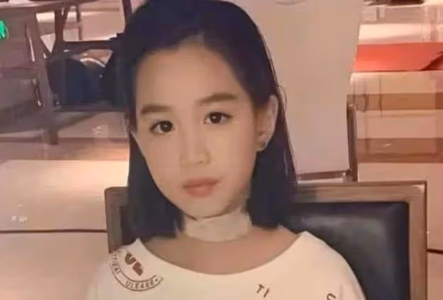 有種「星二代」叫做鐘麗緹女兒！考拉近照曝光顏值大變，「睫毛濃密+白皙皮膚」五官不輸當年鐘麗緹，網友：小小年紀就有美人基因