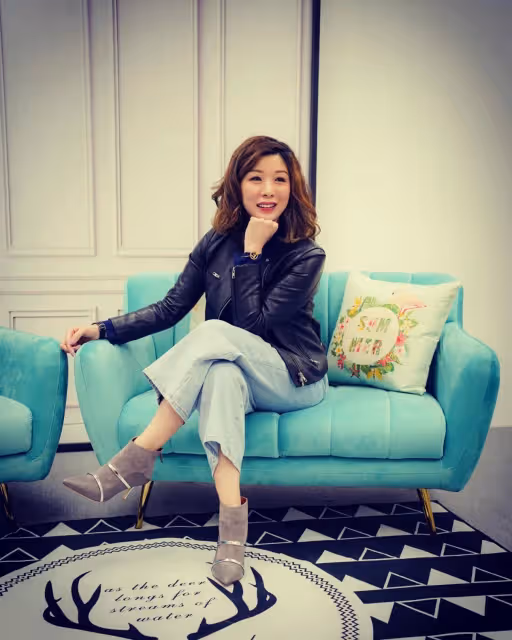 被封為最醜港姐,她淡出演藝圈「翻身成為女強人」身家上億 帶二女兒改嫁「翻版孫耀威」現況美到驚人