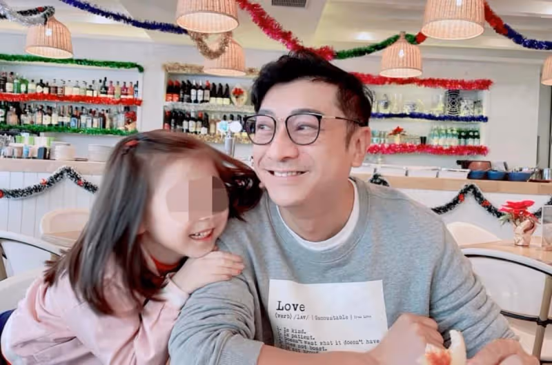 被封為最醜港姐,她淡出演藝圈「翻身成為女強人」身家上億 帶二女兒改嫁「翻版孫耀威」現況美到驚人