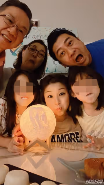 被封為最醜港姐,她淡出演藝圈「翻身成為女強人」身家上億 帶二女兒改嫁「翻版孫耀威」現況美到驚人